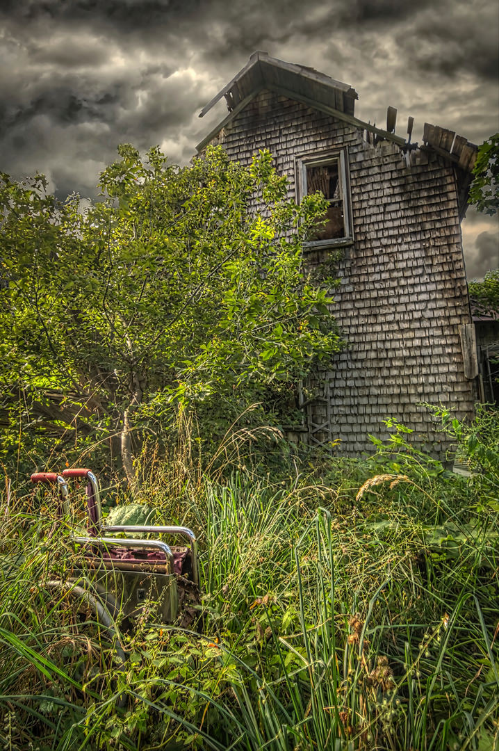 abracadabra - Abandoned farmhouse in Ontario, Canada - Left Ahead Photography Rurex Urbex Landscapes Streets