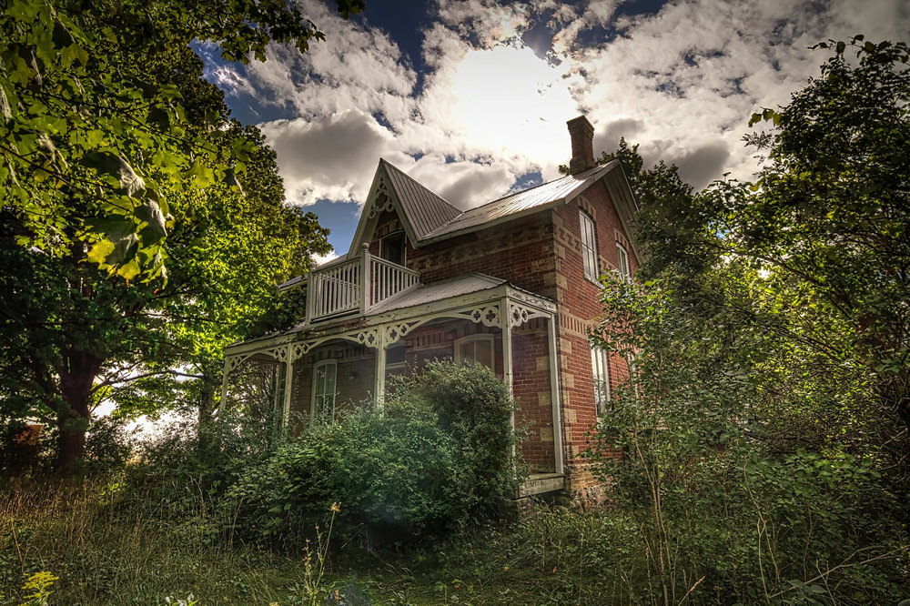 Sleeping Beauty - abandoned farmhouse in Ontario, Canada