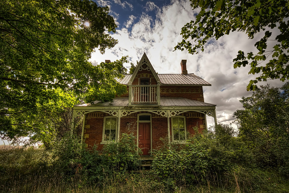 Sleeping Beauty - abandoned farmhouse in Ontario, Canada