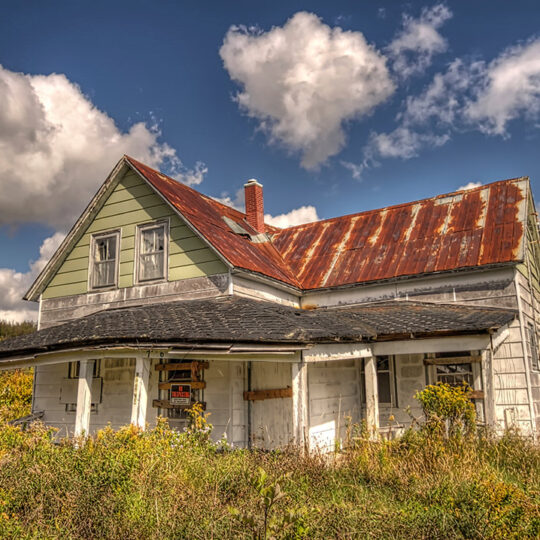 “Keep on The Sunny Side” - Abandoned farmhouse in Nova Scotia, Canada - Left Ahead Photography (leftahead.ca) Rurex | Urbex | Landscapes | Streets