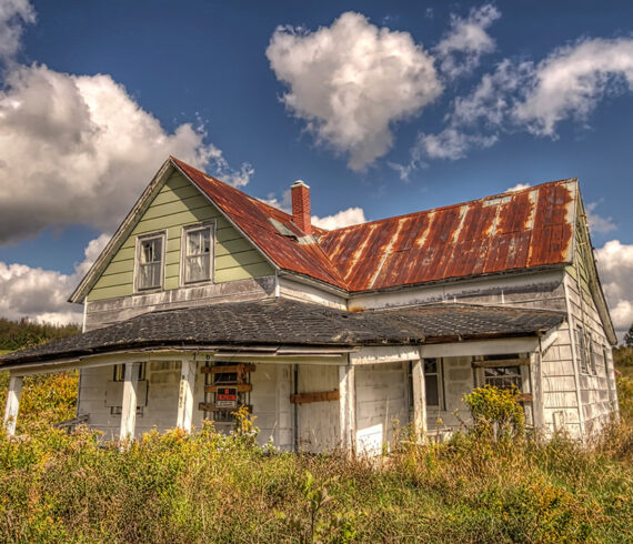 “Keep on The Sunny Side” - Abandoned farmhouse in Nova Scotia, Canada - Left Ahead Photography (leftahead.ca) Rurex | Urbex | Landscapes | Streets