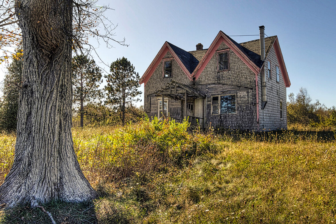 “Pink Ladies” - Abandoned farmhouse in Nova Scotia, Canada - Left Ahead Photography (leftahead.ca) Rurex | Urbex | Landscapes | Streets