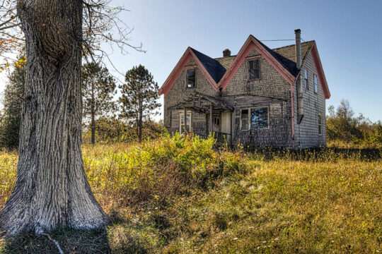 “Pink Ladies” - Abandoned farmhouse in Nova Scotia, Canada - Left Ahead Photography (leftahead.ca) Rurex | Urbex | Landscapes | Streets