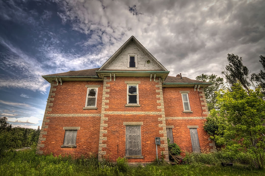 King of the Hill - abandoned farmhouse in Ontario, Canada