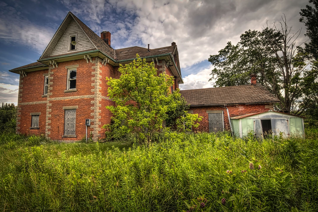 King of the Hill - abandoned farmhouse in Ontario, Canada