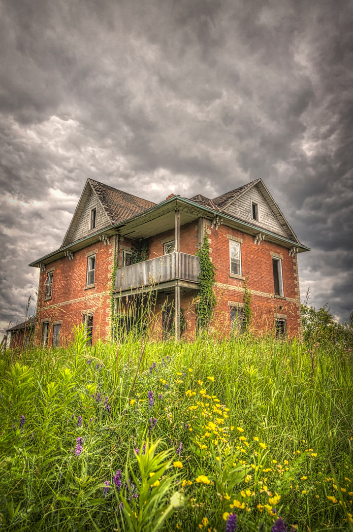 King of the Hill - abandoned farmhouse in Ontario, Canada