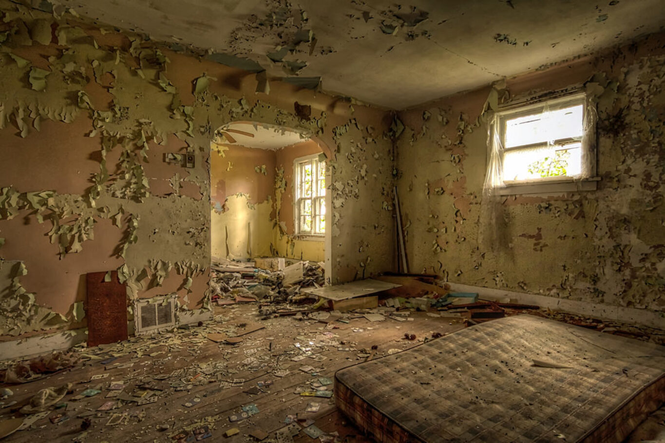 Equilibrium - abandoned farmhouse in Ontario, Canada