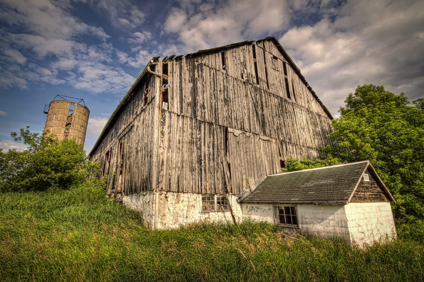 Equilibrium - abandoned farmhouse in Ontario, Canada