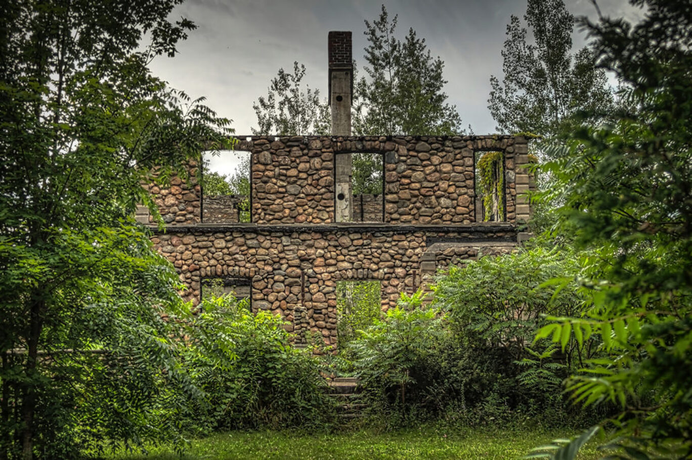 Château de Silence - abandoned stone manor in Ontario, Canada