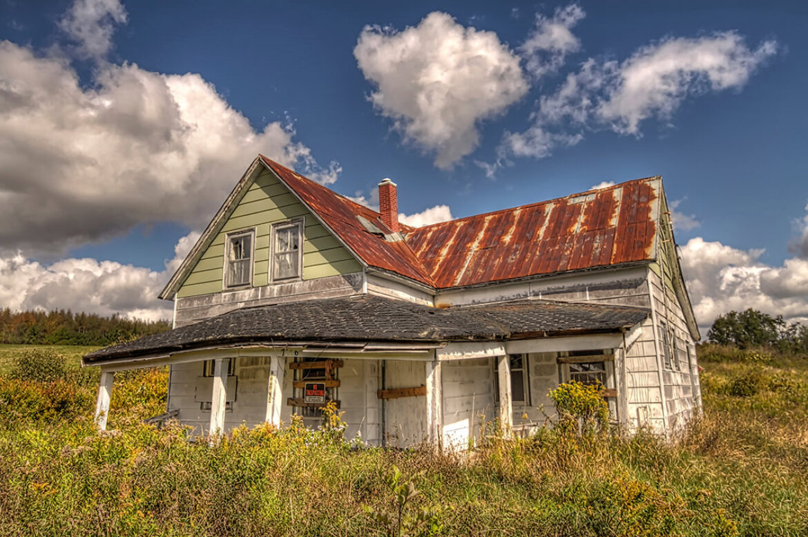 “Keep on The Sunny Side” - Abandoned farmhouse in Nova Scotia, Canada - Left Ahead Photography (leftahead.ca) Rurex | Urbex | Landscapes | Streets