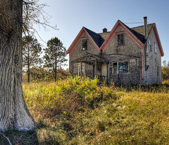 “Pink Ladies” - Abandoned farmhouse in Nova Scotia, Canada - Left Ahead Photography (leftahead.ca) Rurex | Urbex | Landscapes | Streets
